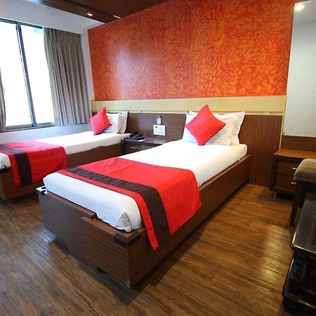 Oyo Premium Law Garden C G Road Hotel Ahmedabad Exterior foto