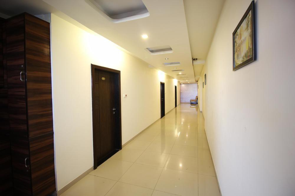 Oyo Premium Law Garden C G Road Hotel Ahmedabad Exterior foto