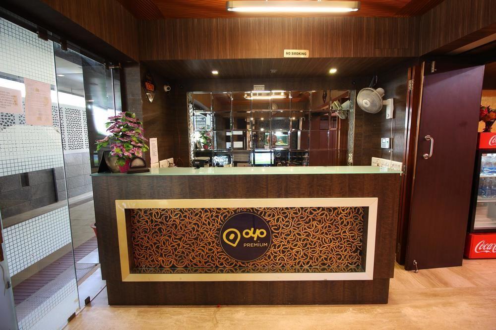 Oyo Premium Law Garden C G Road Hotel Ahmedabad Exterior foto