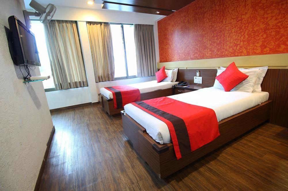 Oyo Premium Law Garden C G Road Hotel Ahmedabad Exterior foto
