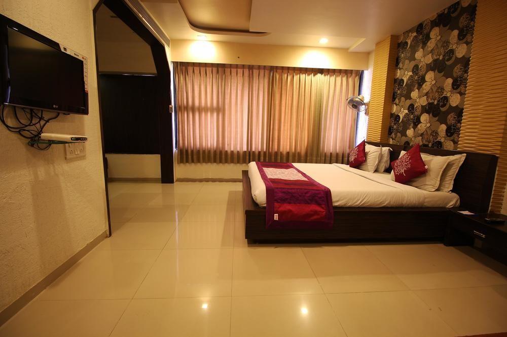 Oyo Premium Law Garden C G Road Hotel Ahmedabad Exterior foto